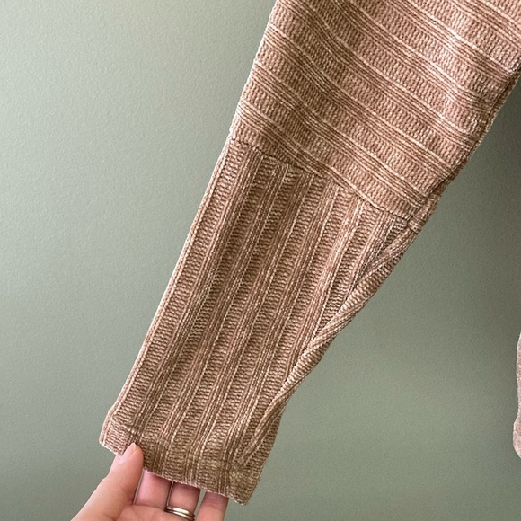 Chenault Tan Ribbed Long Sleeve Sweatshirt - Picture 3 of 10